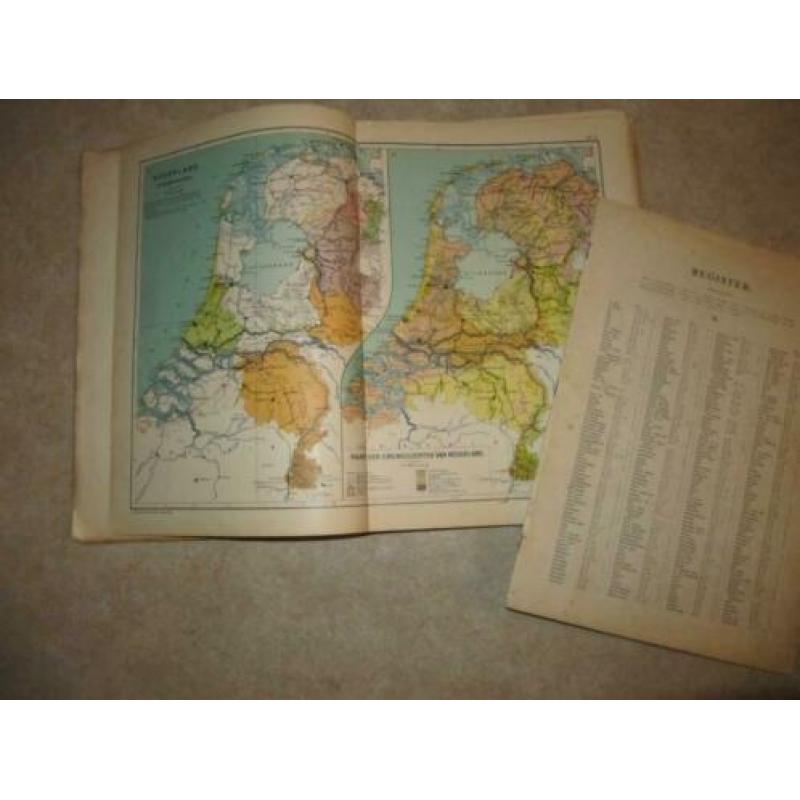 te koop 2 st. atlassen