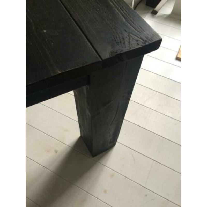 Zwart geverfde houten eetkamertafel/eettafel voor 4/6 pers.