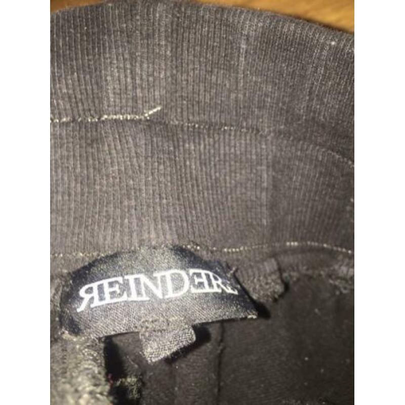 Reinders joggingsbroek met gaten