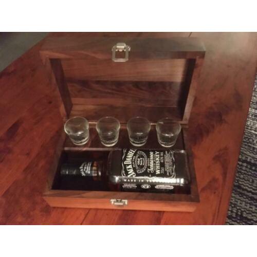 Luxe doos Jack no 7 met fles vier shotglaasjes en fles