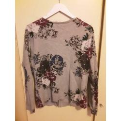 Te koop grijs met bloemen vest didi xxl.