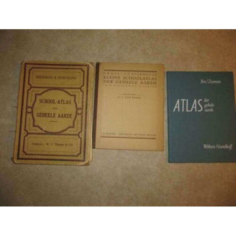 te koop 2 st. atlassen
