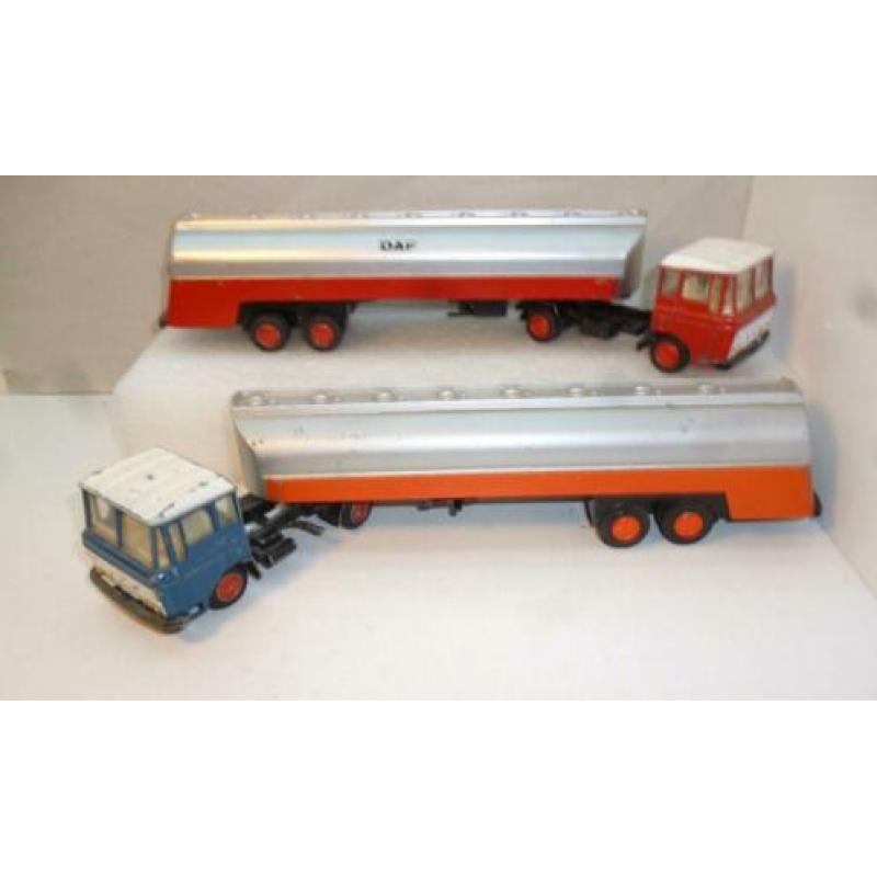 2 x DAF +opleggers tank vervoer = LION 1:50