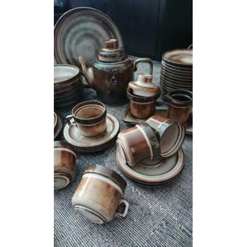 Vintage servies Blaricum Bruin Potterie De driehoek Huizen