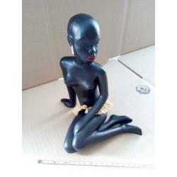 Vintagebeeld zittende negerin, Gmunder Keramik Austria, jr50