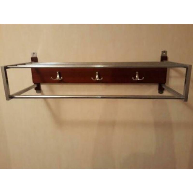 retro kapstok chroomen rek en houten achterwand Gispen style