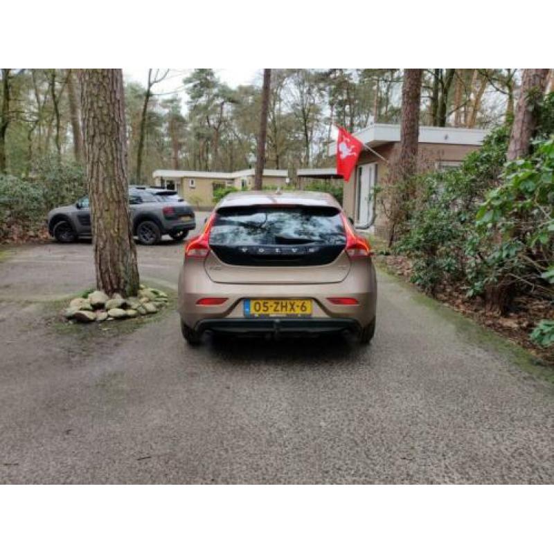 Volvo V40 T3 1.6 momentum 2012 Bruin