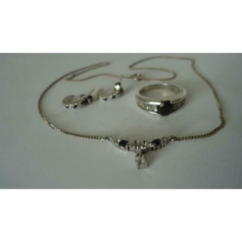 Zilver set ketting ring oorbellen 23,50