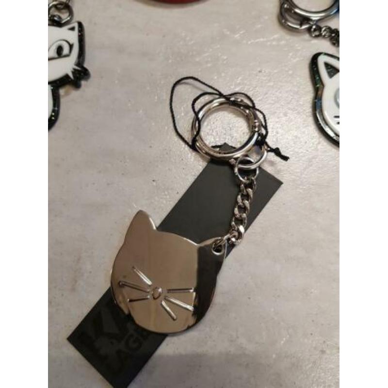 Karl Lagerfeld sleuthangers