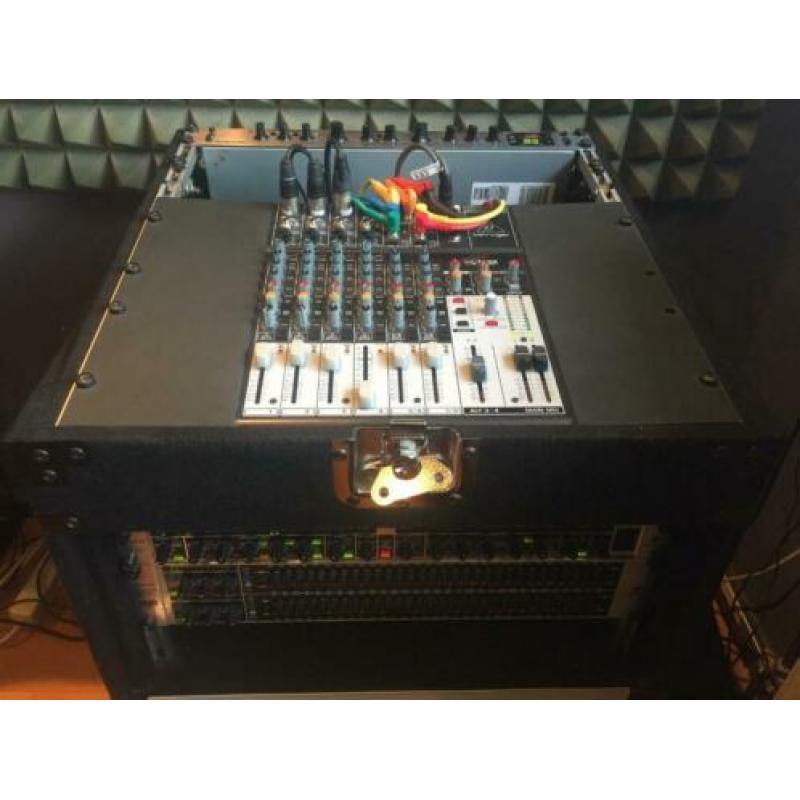 KOMPLETE KLEINE PA MIXER EN RANDAPPARATUUR in 19” flight cas