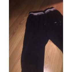Reinders joggingsbroek met gaten