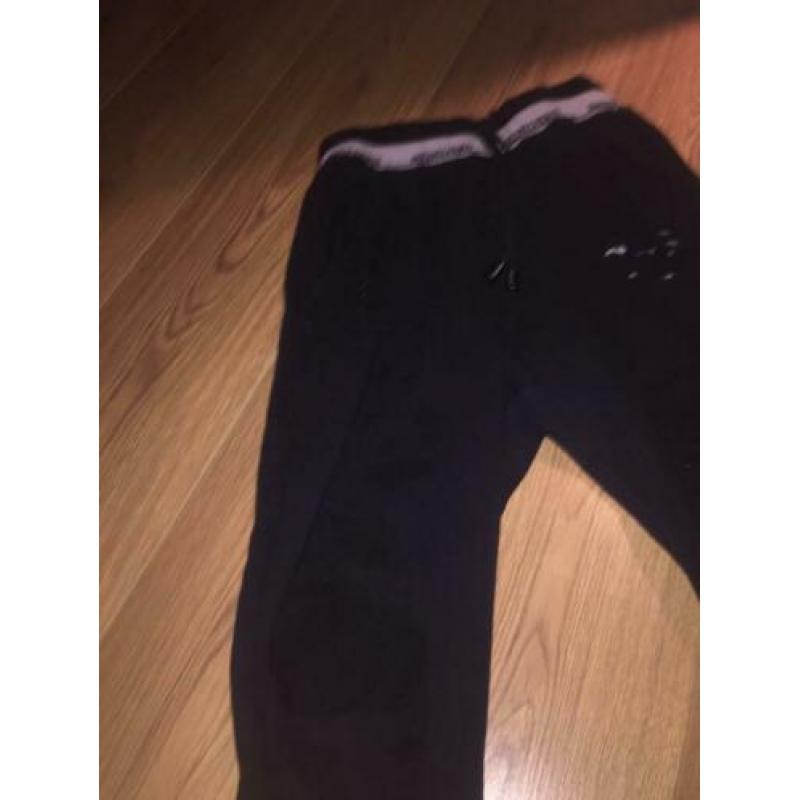 Reinders joggingsbroek met gaten
