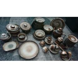 Vintage servies Blaricum Bruin Potterie De driehoek Huizen
