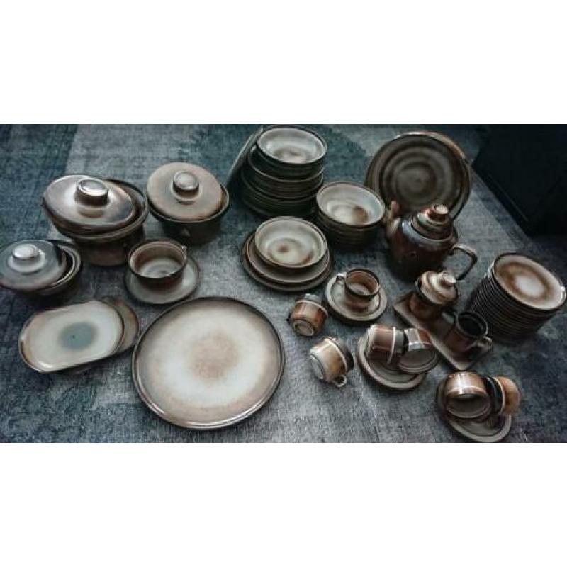 Vintage servies Blaricum Bruin Potterie De driehoek Huizen