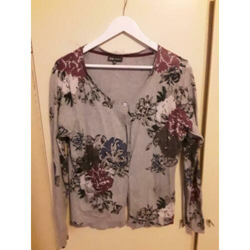 Te koop grijs met bloemen vest didi xxl.
