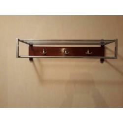 retro kapstok chroomen rek en houten achterwand Gispen style