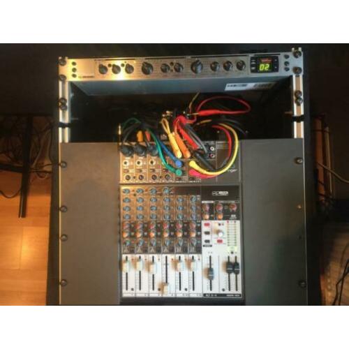 KOMPLETE KLEINE PA MIXER EN RANDAPPARATUUR in 19” flight cas