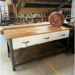 Industriële werkbank / vintage dressoir / bakkerswerkbank