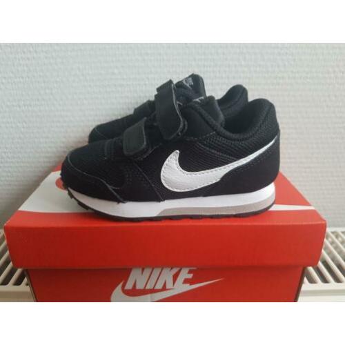 Nike MD Runner 2 jongens sneakers schoenen mt 23.5 NIEUW.