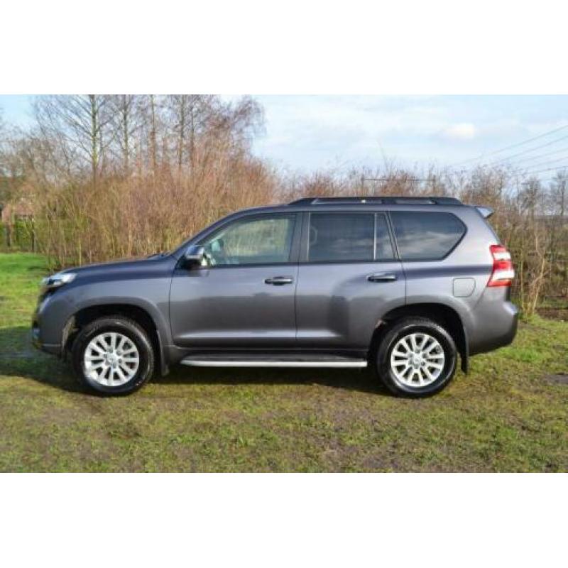 Toyota Land Cruiser 2.8 D-4D Executive EURO 6 Blind Van Grij