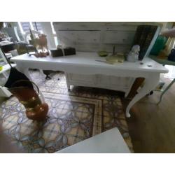 sidetable, schelpenwit met Queen Ann poten