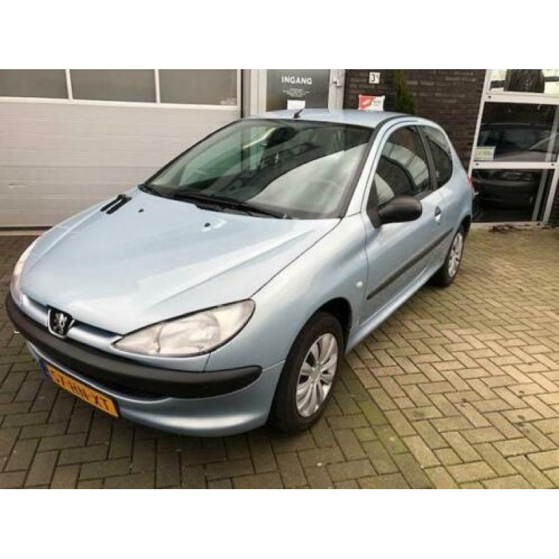 Peugeot 206 1.1 XR Nieuwe apk
