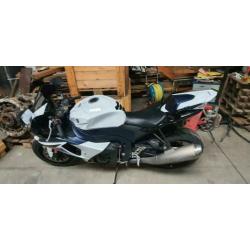 Suzuki GSX r1000 met schuifschade