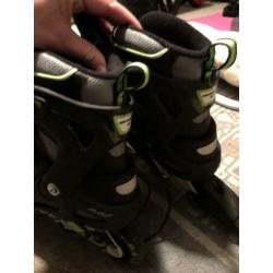Skates met knie, pols en elleboogbescherming 1x gedragen