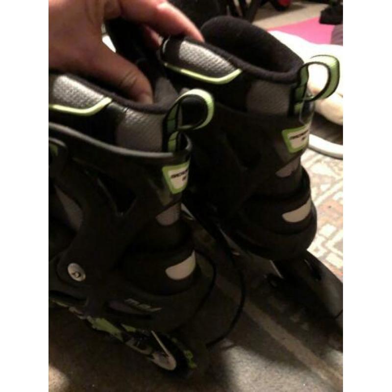 Skates met knie, pols en elleboogbescherming 1x gedragen
