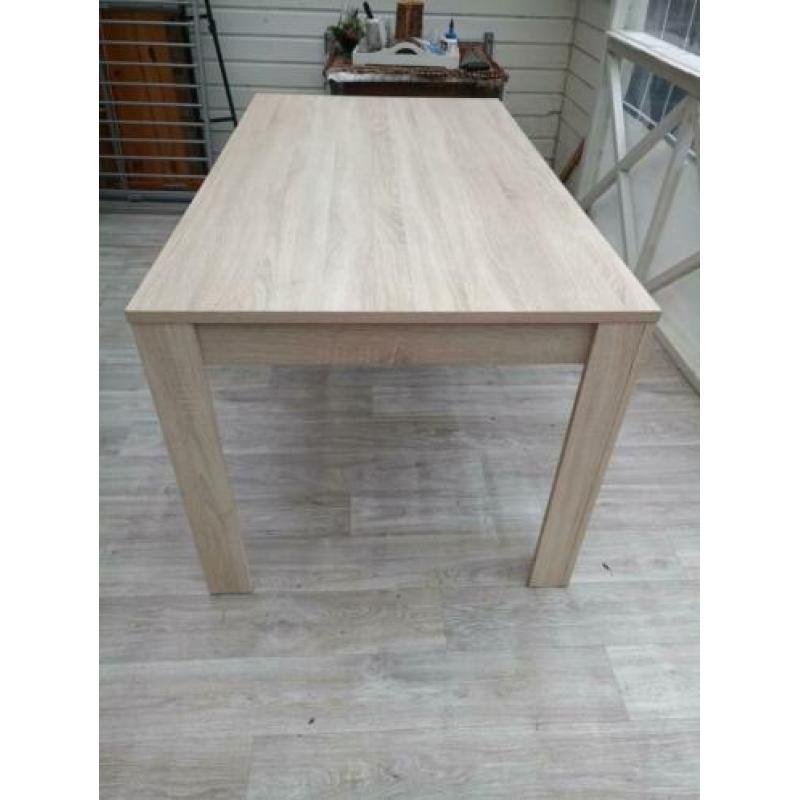 Mooie stevige houten eettafel