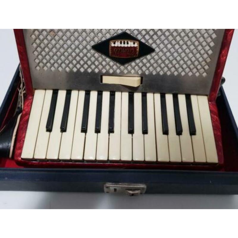 Oude Accordeon - 1 toon werkt niet goed