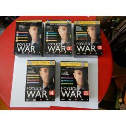 DVD BOXEN FOLIE<S WAR zie foto,s 5 complete serie,s