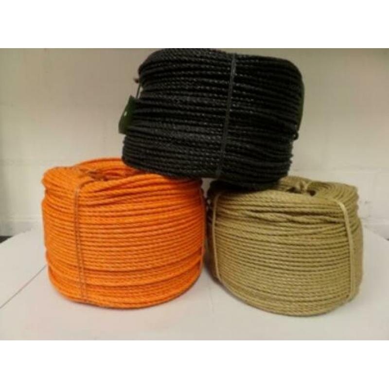 Touw. 12 mm dik. Breuk 2210 kg. Diverse kleuren. € 0,75 mtr.