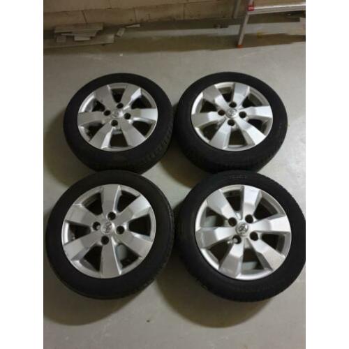 Te koop Vredestein zomerbanden op lichtmetalen velg! 155/65