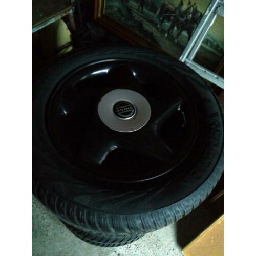 Speciaal gespoten Volvo V70 15 inch snowtrack