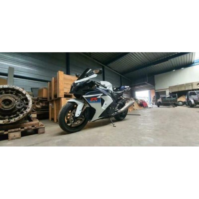 Suzuki GSX r1000 met schuifschade