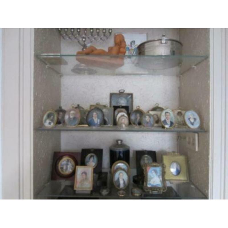 ===COLLECTIE == =oude portret-miniaturen===grote verzameling