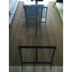 Glazen eettafel met antraciet metalen onderstel