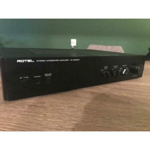 Rotel versterker RA820BX4