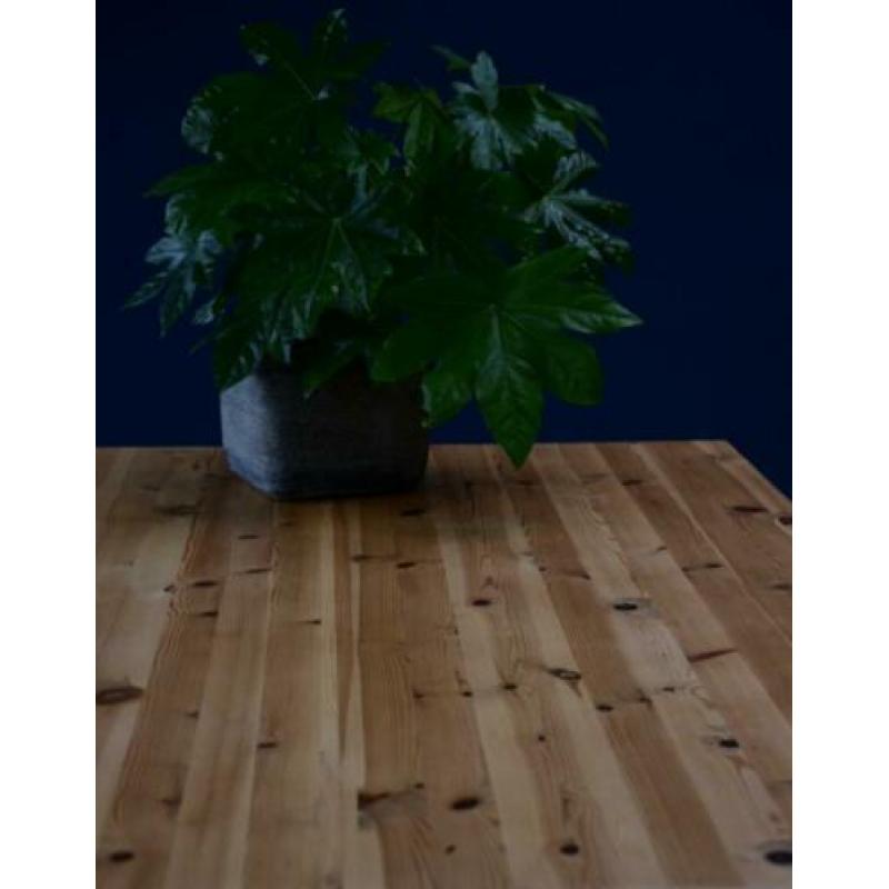Gave industriele eettafel en stoelen