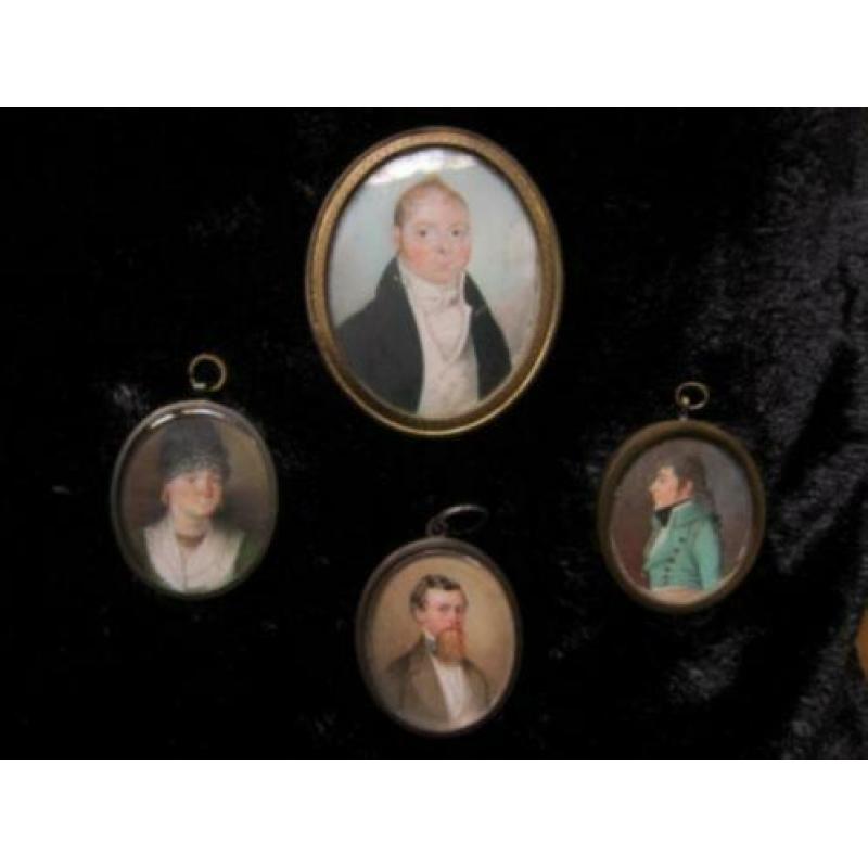 ===COLLECTIE == =oude portret-miniaturen===grote verzameling