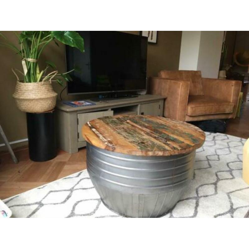 Te koop industrieel salon tafel. Diameter : 75. Hoog: 46cm