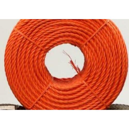 Touw. 12 mm dik. Breuk 2210 kg. Diverse kleuren. € 0,75 mtr.