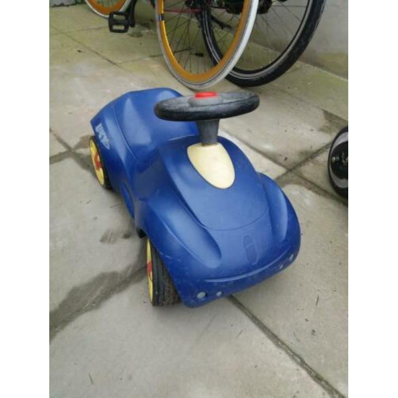 Buitenspeelgoed. Motor loopauto's