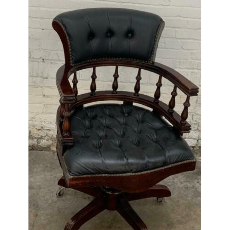 Chesterfield style captains chair bureaustoel