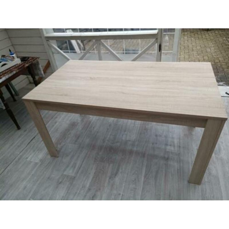 Mooie stevige houten eettafel