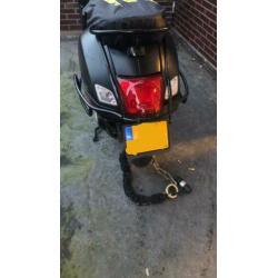 Vespa GTS valbeugels achter lakzwart
