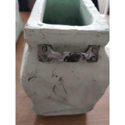 2 mooie mintgroene plantenbakken