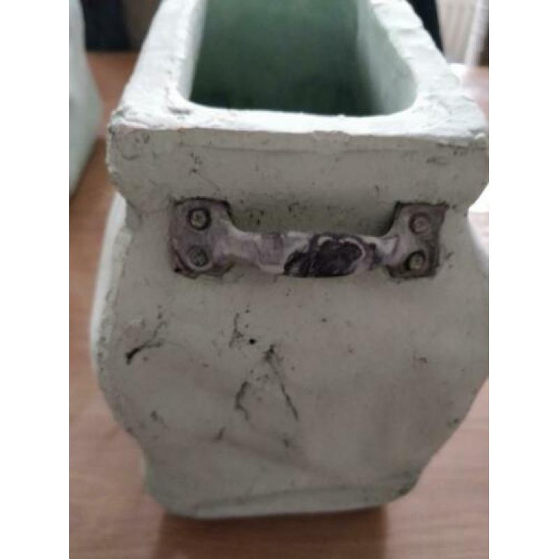 2 mooie mintgroene plantenbakken