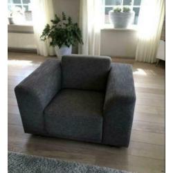 Mooie grote taupekleurige stoel te koop. MOET WEG!!!!